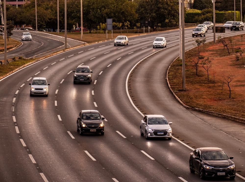 Capa da notícia: Variação do IPVA 2026 será, em média, de 1,72%; do IPTU, 5,1%