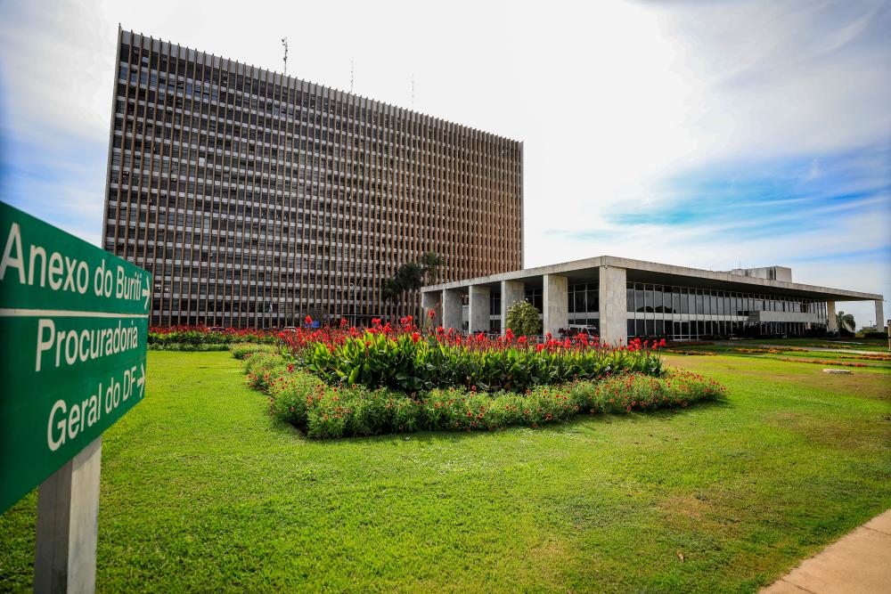 Capa da notícia: Seec lança plano de capacitação de contratos corporativos em busca de mais eficiência